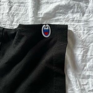 cropped black champion shirt